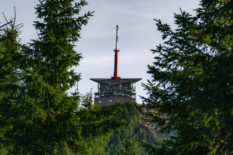 Lysá Hora — beskidzkie schroniska